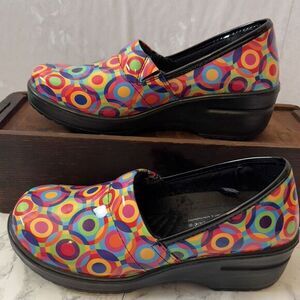 Women's Size 8 Clog Shoe Easy Works by Easy Street Slip Resistant Colorful Nurse